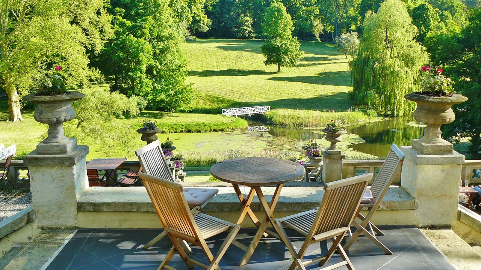 Acheter un salon de jardin en résine tressée : les critères de choix à considérer