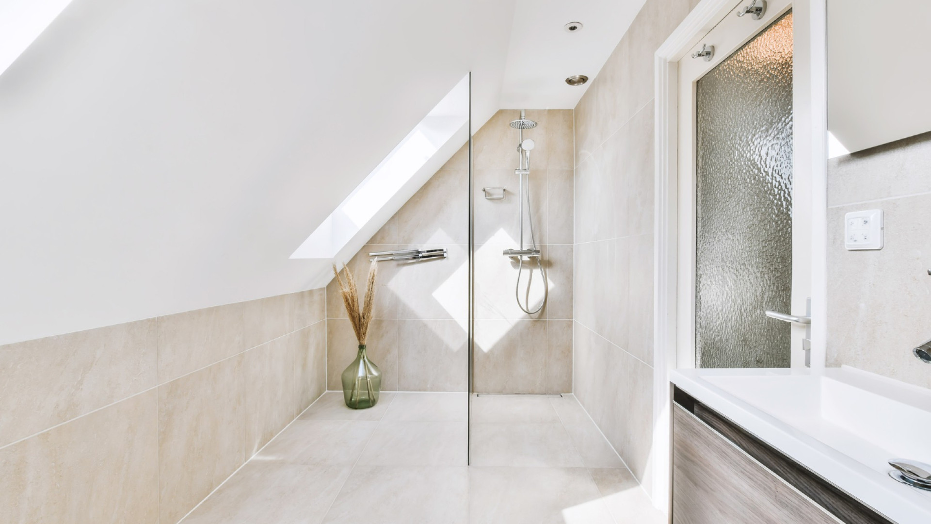 Quel carrelage choisir pour une salle de bain moderne ?