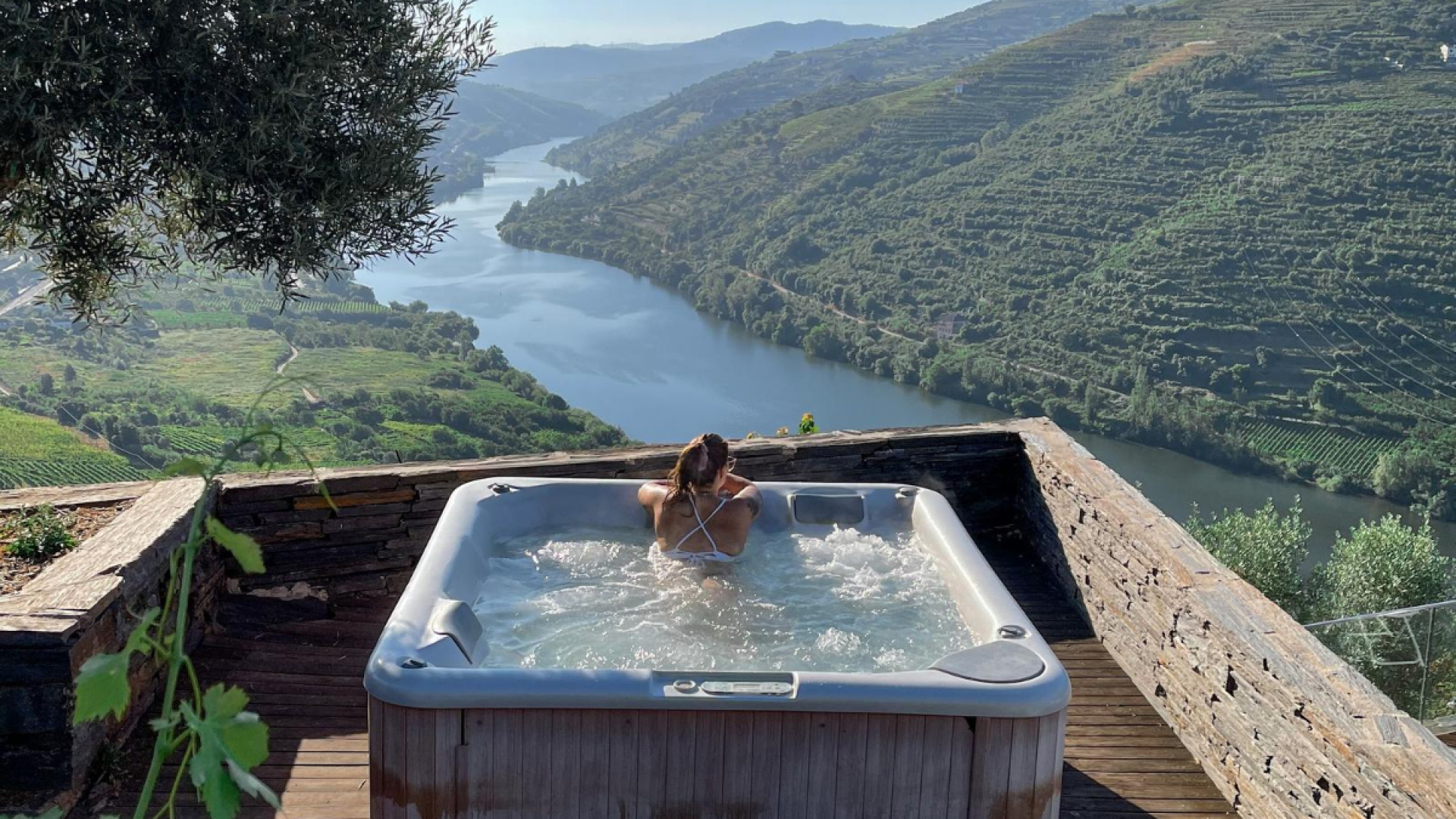 Choisir la bonne couverture pour jacuzzi : nos conseils d'experts